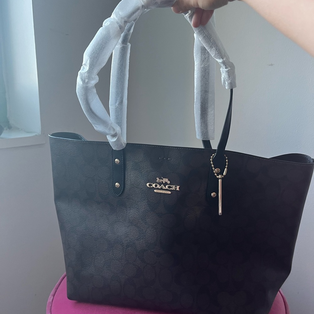 New Coach Town Tote in brown black